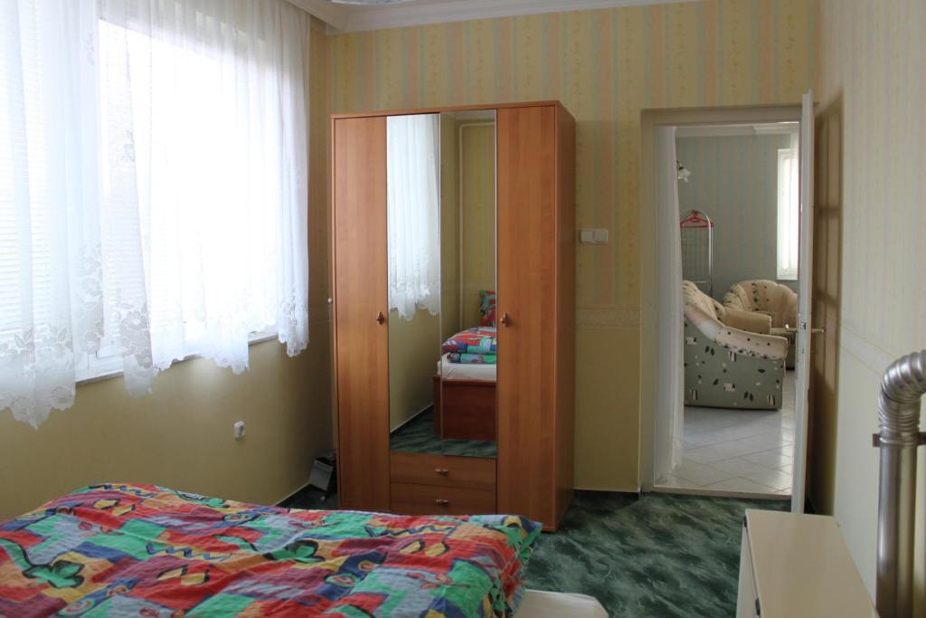 Orwa Apartmanok - Fenyofa Koez Zalakaros Værelse billede