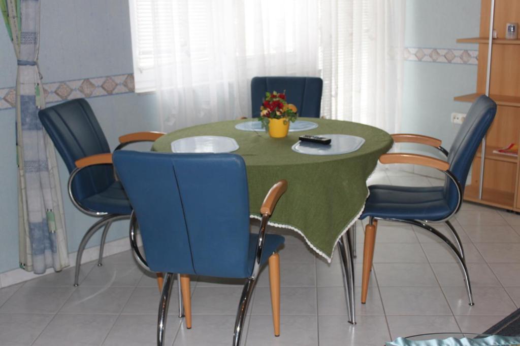 Orwa Apartmanok - Fenyofa Koez Zalakaros Værelse billede
