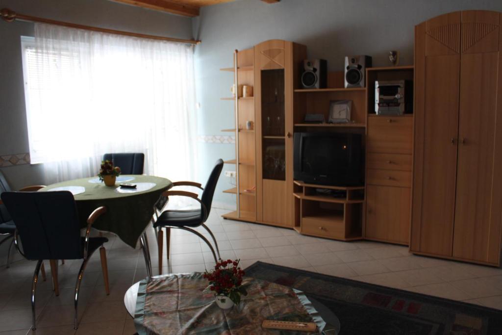 Orwa Apartmanok - Fenyofa Koez Zalakaros Værelse billede